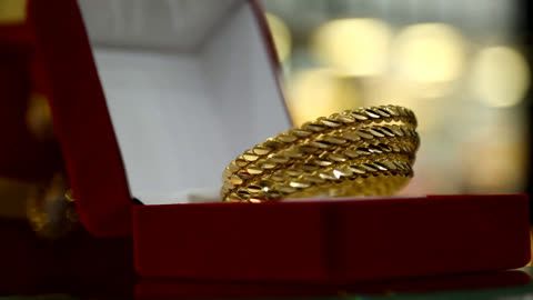 Gold ETF vs Gold Mutual Fund: Which is better?