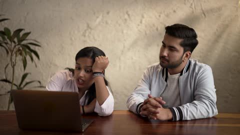 What is range trading and how does it work?