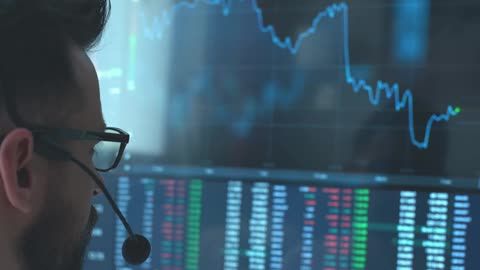 Who is an anchor investor?