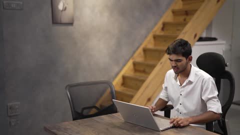 कोड_यहां देखें कि आपके लैपटॉप में क्या होना चाहिए