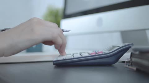 How is loan interest rate calculated?