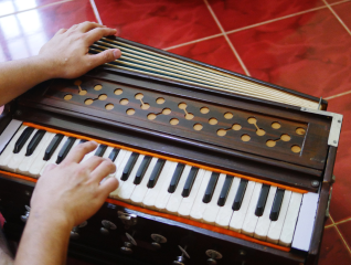 Harmonium on emi hotsell