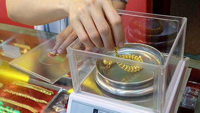 What is the impact of gold rate on gold loan 2